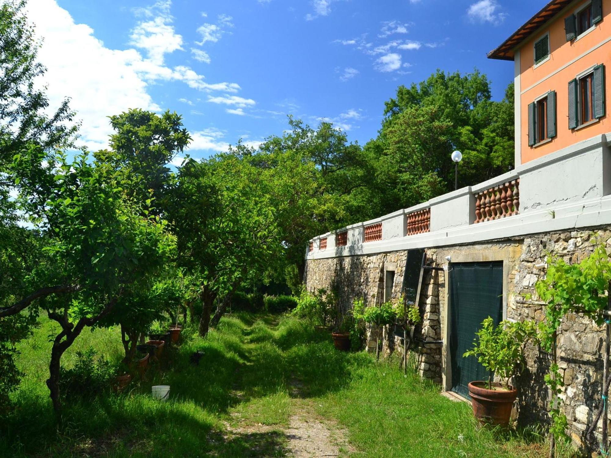 Lovely Holiday Home In Montefiridolfi With Hill View Εξωτερικό φωτογραφία